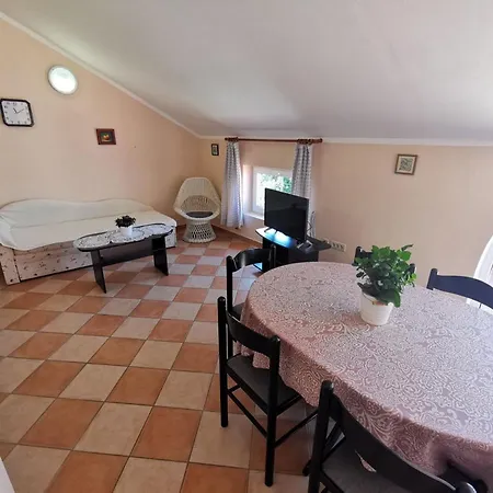 Ljubica Dole 41 Pax *