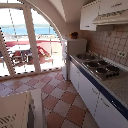 Ljubica Dole 41 Pax Apartman *