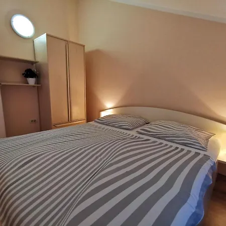 Ljubica Dole 41 Pax Apartman